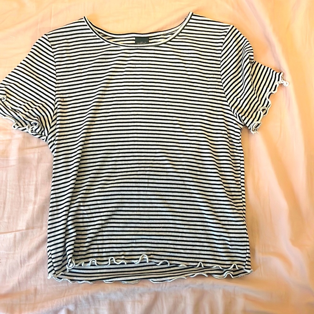 Stripped T🖤🤍